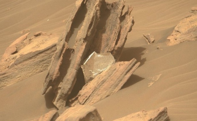 Mars yüzeyinde çöp bulundu!