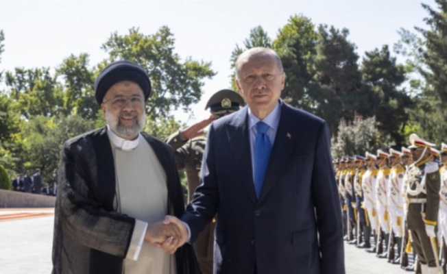 Cumhurbaşkanı Erdoğan, İran’da törenle karşılandı