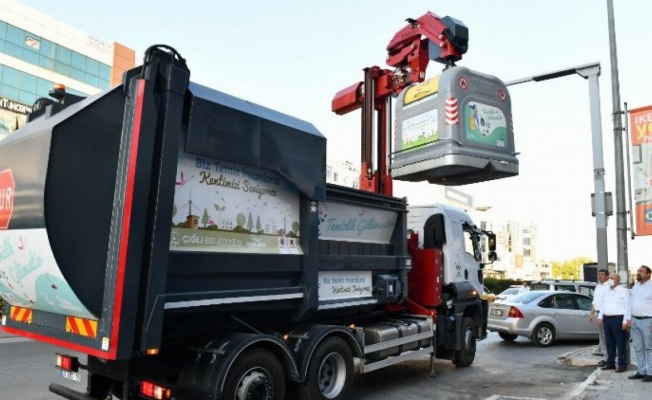 İzmir Çiğli'de çöp konteynerleri yenileniyor