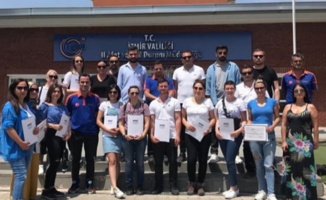 İzmir'de Narlıdere personel 'AFAD gönüllüsü' oldu