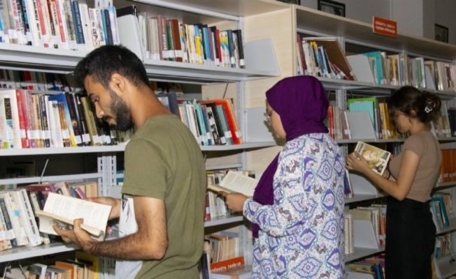 Merkez Kütüphanesi öğrencilerin yaz döneminde de uğrak yeri