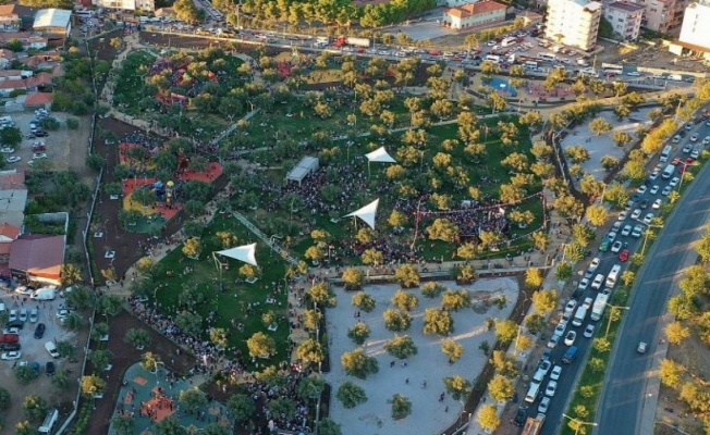İzmir Bergama'da 8 bin kişiyle park açılışı