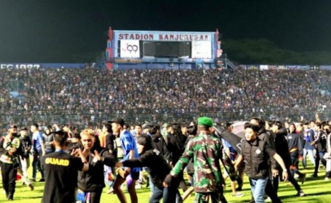 Endonezya’da maçta izdiham: 174 ölü