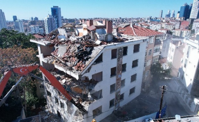 İstanbul'da riski binalar yıkılıyor