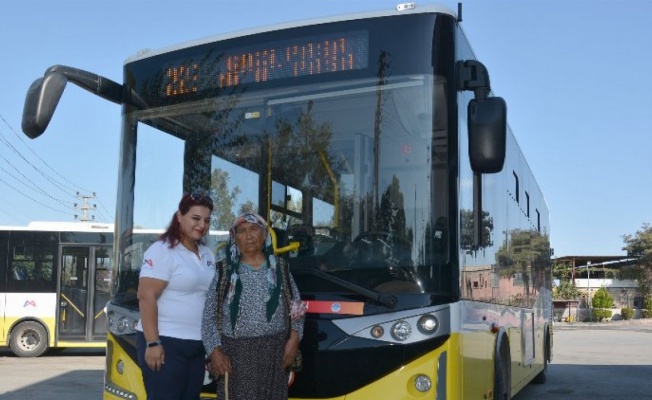 Maaşını otobüste unutulan Zeliha teyzenin imdadına kadın şoför yetişti