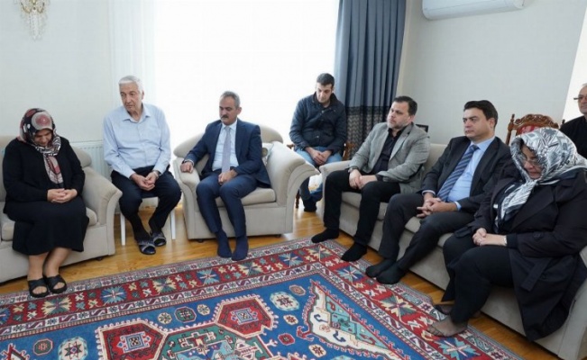Bakan Özer'den Özsoy ailesine taziye ziyareti