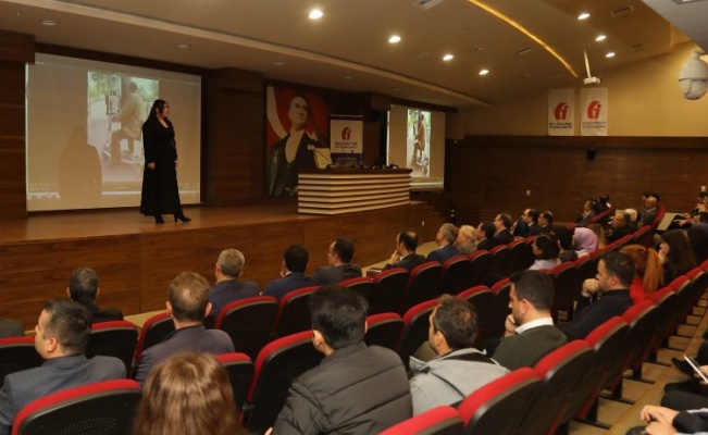 Gaziantep'te Vergi Dairesi personeline 'metaverse' konferansı
