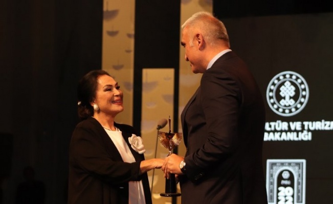 Korkut Ata'da sinemanın sultanına 'vefa' ödülü