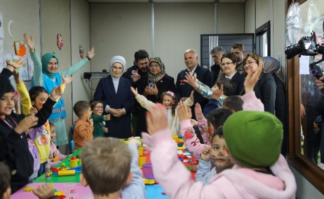 Emine Erdoğan'dan Gaziantep'te depremzedelere ziyaret