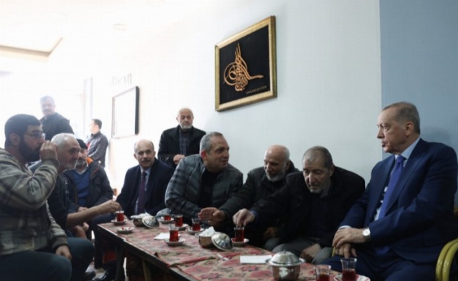 Cumhurbaşkanı Erdoğan, Fatih’te esnaf ziyareti yaptı