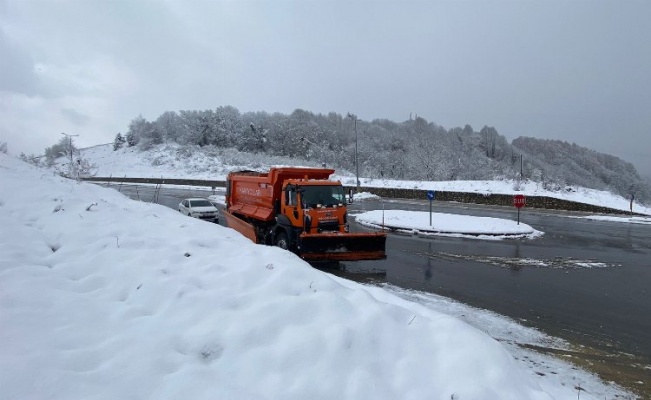 Düzce-Zonguldak yolunda yoğun kar yağışı