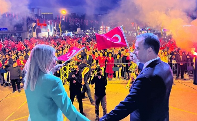 İstanbul Silivri kırmızı beyaza büründü