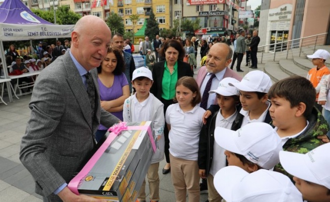 İzmit'te atık toplayan okullar ödüllendirildi