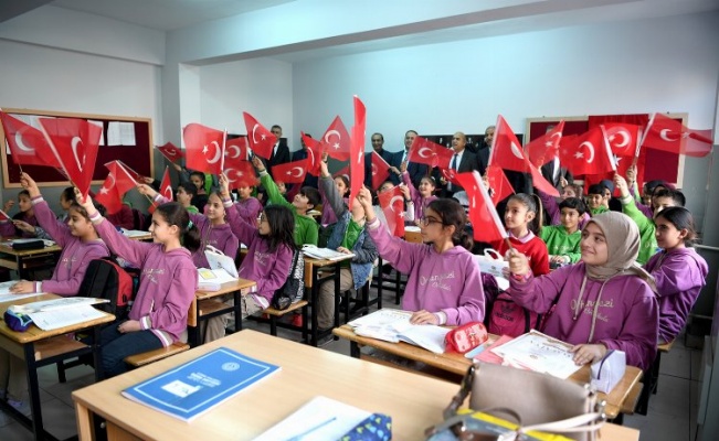 Malatya'da ortaokul öğrencilerine kitap desteği