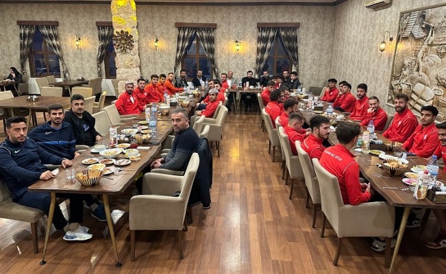 Nevşehir Belediyespor oyuncularına moral yemeği