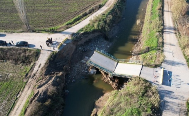 Aşırı yağışta çöken köprü yeniden hizmete alınacak