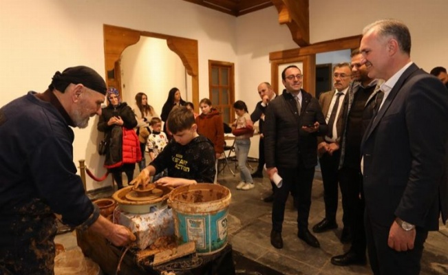 Bursa İnegöl'de minik eller çamuru sanata dönüştürüyor