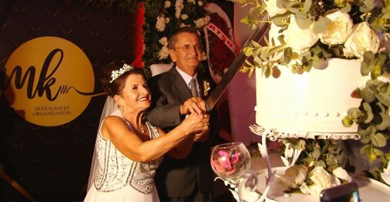50 yıllık evli çift ikinci kez evlendi