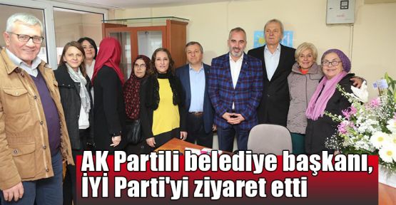   AK Partili belediye başkanı, İYİ Parti'yi ziyaret etti