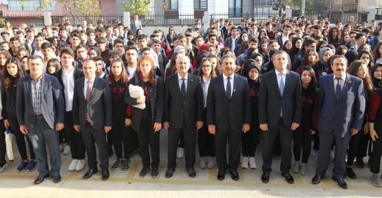 Başkan Büyükgöz ve Kaymakam Güler FSM Lisesi’nde bayrak törenine katıldı 