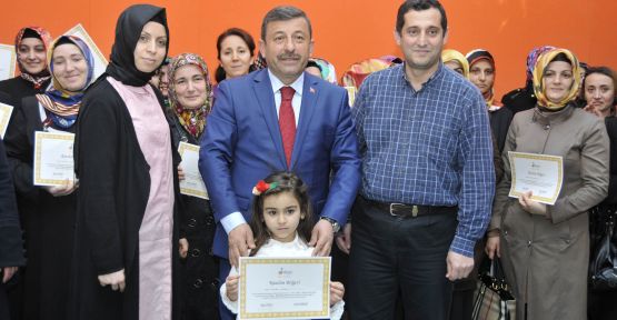 Darıca'da Anne-Baba Okulu’nda ilk sertifikalar verildi