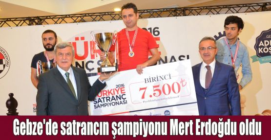  Gebze'de satrancın şampiyonu Mert Erdoğdu oldu