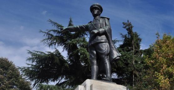 İzmit Belediyesi Atatürk anıtını bakıma alacak 