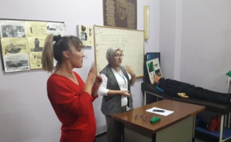 Bandırma'da ehliyet almak isteyen işitme engellilere işaret dili tercümesiyle eğitim veriliyor