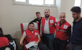 Dursunbey Ülkü Ocakları üyelerinden kan bağışı desteği