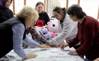 Edirne'de kadınlar lösemili çocuklara yeni yıl hediyesi hazırladı