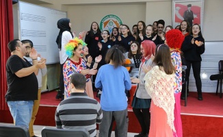 Edirne'de lise öğrencileri özel çocukları ziyaret etti