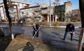 Havsa Belediye Başkanı Aydın Balkan temizlik çalışmasına katıldı