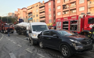 İzmit'te 5 aracın karıştığı zincirleme trafik kazasında 1 kişi yaralandı