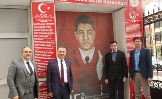 Ağabeyi Ömer Halisdemir'in Tekirdağ'da adının verildiği okulu ziyaret etti