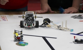 Deneyap öğrencileri tasarladıkları robotları sergiledi