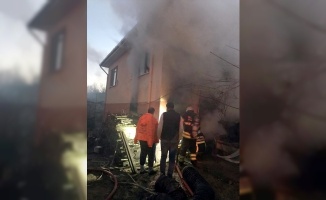 Karamürsel'de odunluk yangını hasara yol açtı