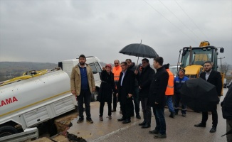 Kocaeli'de aşırı yağış nedeniyle yol çöktü