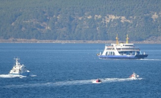 Bulgaristan donanmasına ait bot Çanakkale Boğazı'ndan geçti