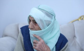 Bursa Büyükşehir Belediye Başkanı Aktaş'tan 107 yaşındaki Zahide nineye ziyaret