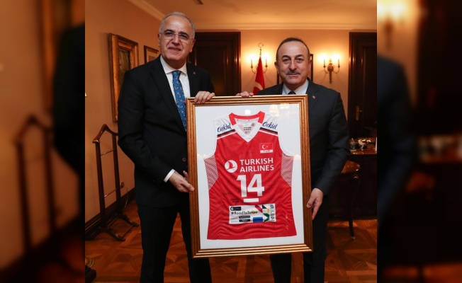Türkiye Voleybol Federasyonu Başkanı Üstündağ'dan Dışişleri Bakanı Çavuşoğlu'na ziyaret