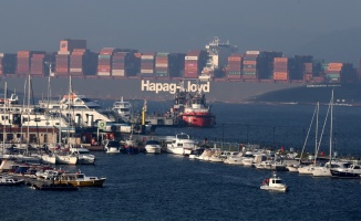 Çanakkale Boğazı dev gemilerin geçişi nedeniyle 14 saat tek yönlü trafiğe kapandı