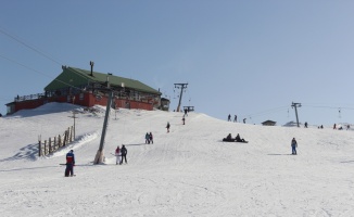Uludağ'da geç başlayan kayak sezonunun mart sonuna kadar sürmesi bekleniyor