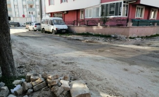 AK Parti İl Başkanı İba kent merkezindeki yolların durumunu eleştirdi