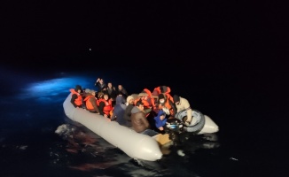Ayvalık açıklarında Türk kara sularına geri itilen 48 sığınmacı kurtarıldı