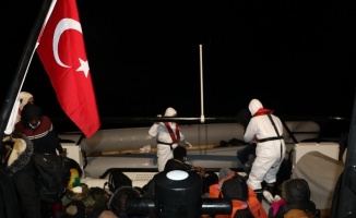 Balıkesir'de 36 sığınmacı botları batmak üzereyken kurtarıldı