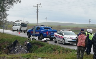 Balıkesir'de su kanalına devrilen otomobildeki 2 kişi hayatını kaybetti
