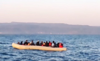 Balıkesir'de Türk kara sularına geri itilen 36 göçmen kurtarıldı