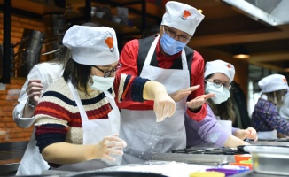 Bursa'da Dünya Down Sendromu Farkındalık Günü dolayısıyla pizza etkinliği gerçekleştirildi