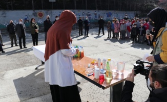 Bursa'da İHH gönüllüleri Harmancık ilçesinde okulu ziyaret etti