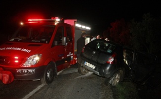 Bursa'da minibüsle otomobilin çarpıştığı kazada 3 kişi yaralandı